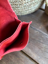 Charger l'image dans la galerie, POCHETTE  PORTABLE "ADELINE"
