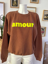 Charger l&#39;image dans la galerie, SWEAT &quot; AMOUR&quot;
