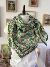 Charger l&#39;image dans la galerie, FOULARD &quot;SO FAMILY &quot;
