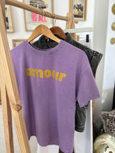 Charger l&#39;image dans la galerie, TEE SHIRT &quot;AMOUR&quot;
