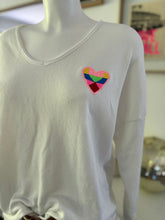 Charger l&#39;image dans la galerie, SWEAT &quot; COEUR&quot;
