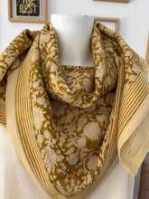 Charger l&#39;image dans la galerie, FOULARD &quot;BËLLEMME&quot;
