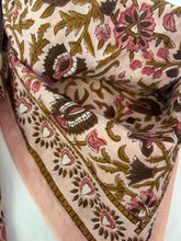 Charger l'image dans la galerie, FOULARD "BËLLEMME"
