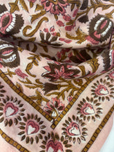 Charger l'image dans la galerie, FOULARD "BËLLEMME"
