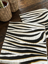 Charger l&#39;image dans la galerie, SERVIETTE DE TABLE  &quot;ZEBRE&quot;
