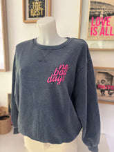 Charger l'image dans la galerie, SWEAT " NO BAD DAYS"

