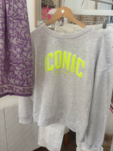 Charger l'image dans la galerie, SWEAT " ICONIC"
