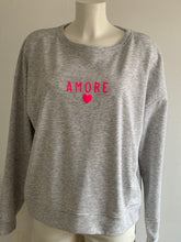 Charger l'image dans la galerie, SWEAT " AMORE"
