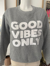 Charger l'image dans la galerie, SWEAT " GOOD VIBES ONLY"
