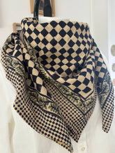 Charger l&#39;image dans la galerie, FOULARD &quot;BËLLEMME&quot;
