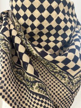 Charger l&#39;image dans la galerie, FOULARD &quot;BËLLEMME&quot;
