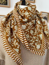 Charger l&#39;image dans la galerie, FOULARD &quot;BËLLEMME&quot;
