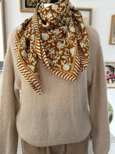 Charger l&#39;image dans la galerie, FOULARD &quot;BËLLEMME&quot;
