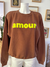 Charger l&#39;image dans la galerie, SWEAT &quot; AMOUR&quot;
