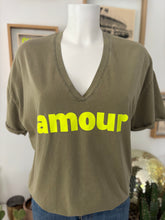 Charger l&#39;image dans la galerie, TEE SHIRT &quot;AMOUR&quot;
