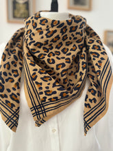 Charger l&#39;image dans la galerie, FOULARD &quot;BËLLEMME&quot;
