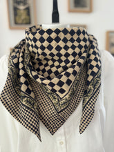Charger l&#39;image dans la galerie, FOULARD &quot;BËLLEMME&quot;
