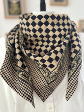 Charger l&#39;image dans la galerie, FOULARD &quot;BËLLEMME&quot;
